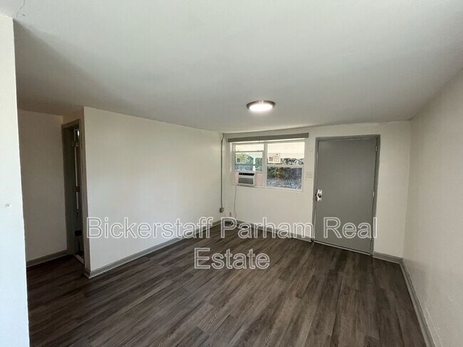 Building Photo - 1009 1st Pl S