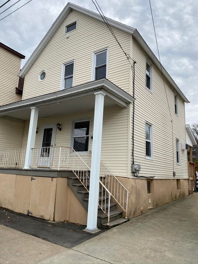 Building Photo - 116 E Elm St