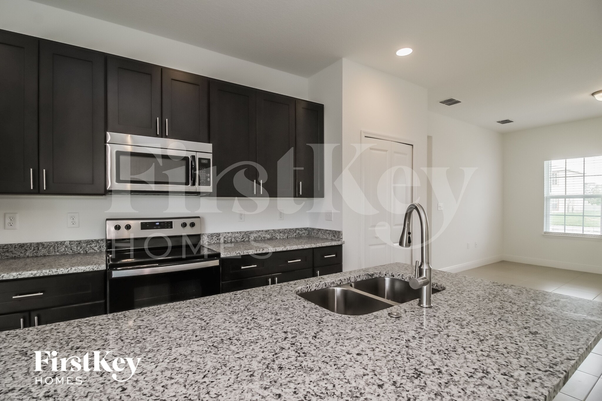 Building Photo - 653 Parakeet Ct