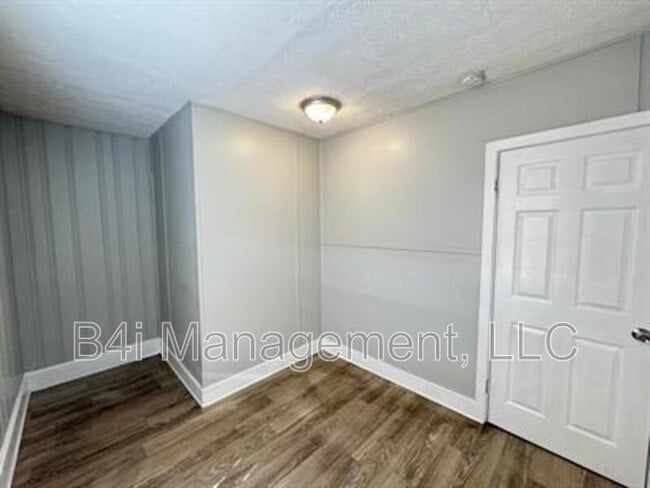 Building Photo - 1111 Henry Ave