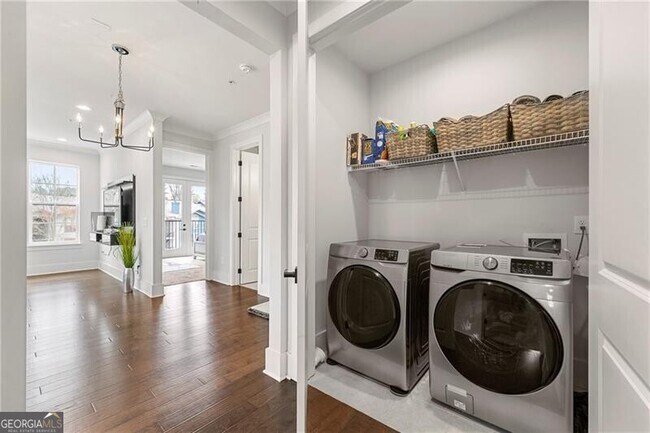 Building Photo - 6890 Peachtree Dunwoody Rd