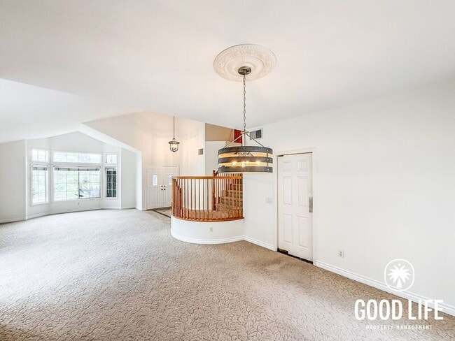 Building Photo - 709 S Hidden Creek Cir