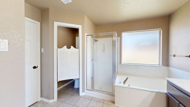 Building Photo - PRICE IMPROVEMENT ONLY $2,195 for OVER 1 A...