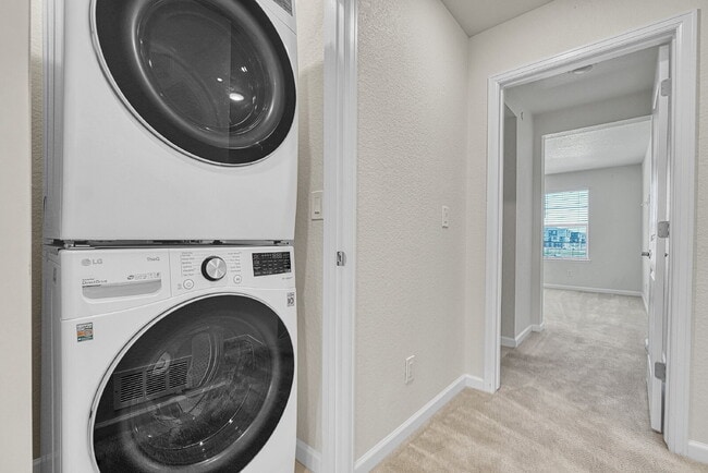 Building Photo - $2,195.95-  3 Bed, 2.5-Bath townhome in CO Springs with Central AC