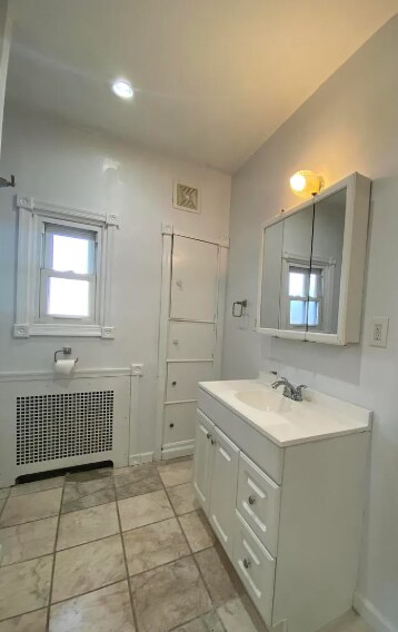 Building Photo - 848 Quincy Ave