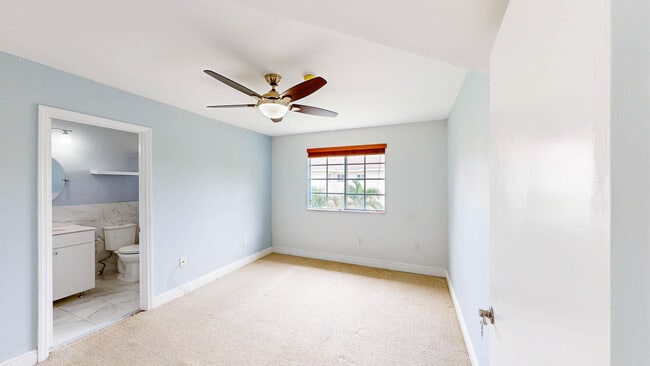 Building Photo - 18712 SW 100th Ave