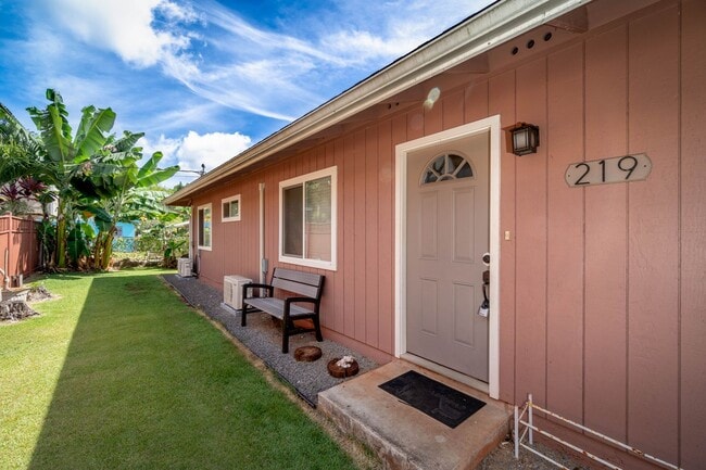 Primary Photo - WAHIAWA TOWN: 4-BED, 2-BATH AVAILABLE EARLY NOV!
