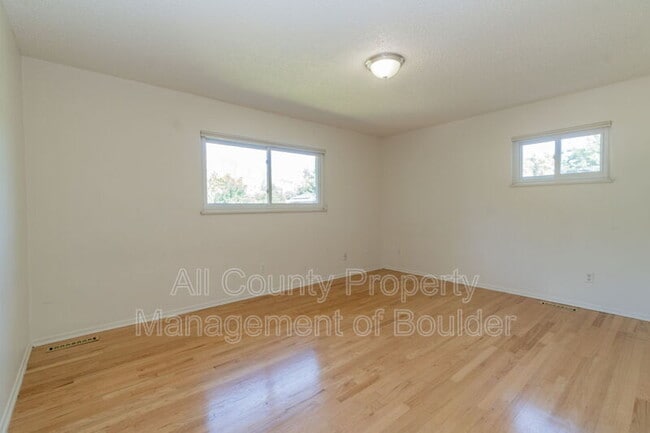 Building Photo - 1530 Ithaca Dr