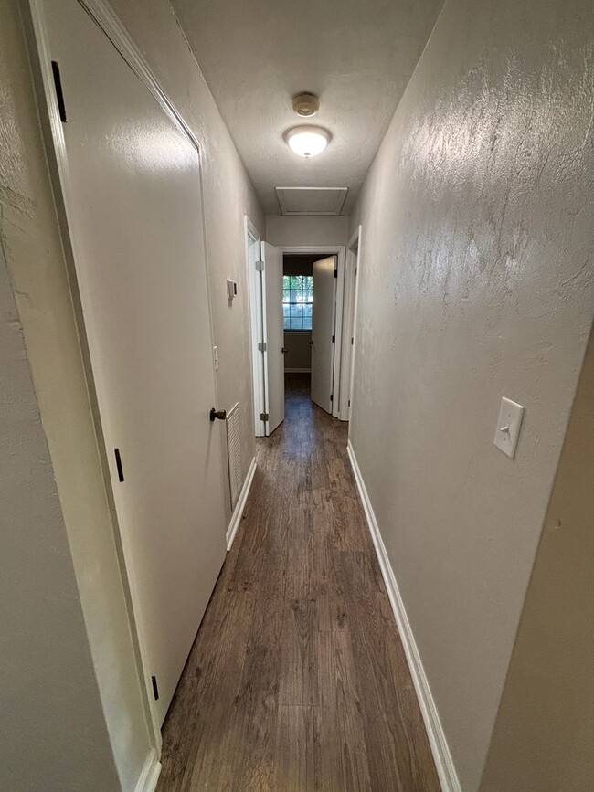 Building Photo - Townhouse off Park Avenue