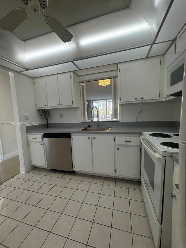 Building Photo - 3849 NE 169th St