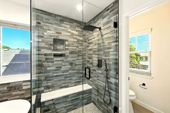 Building Photo - Charming Corner Lot! 3 Bedroom, 3.5 Bath w...