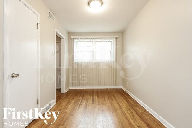 Building Photo - 4561 W 84th Pl