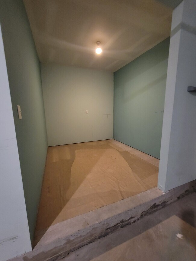 Building Photo - 4969 Almandine Ave