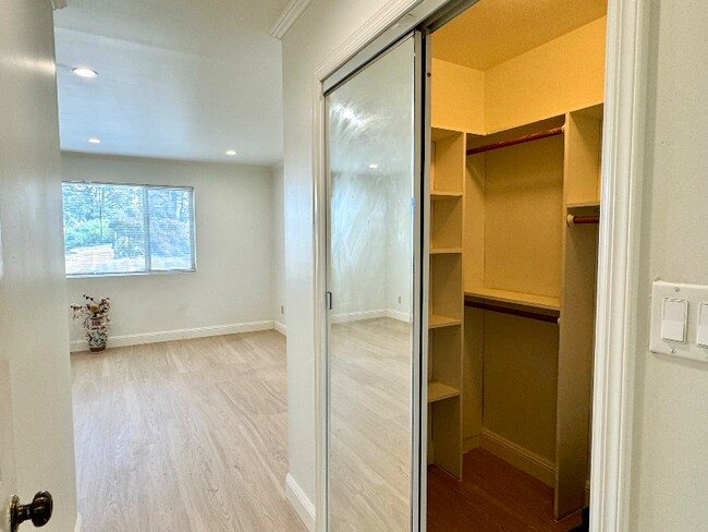 Building Photo - 2626 Moraga St