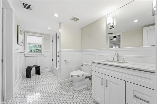 Building Photo - 459 NE 15th Ave