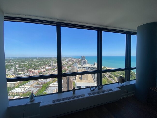 Building Photo - 5415 N Sheridan Rd