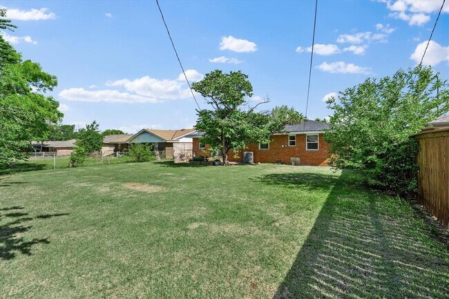 Building Photo - 132 Elwood Dr