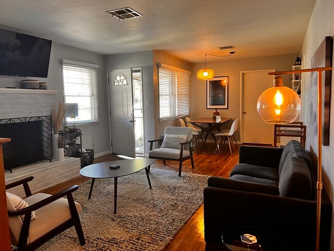 Building Photo - 2417 W College Ct