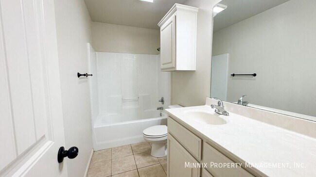 Building Photo - 6804 Oakridge Ave