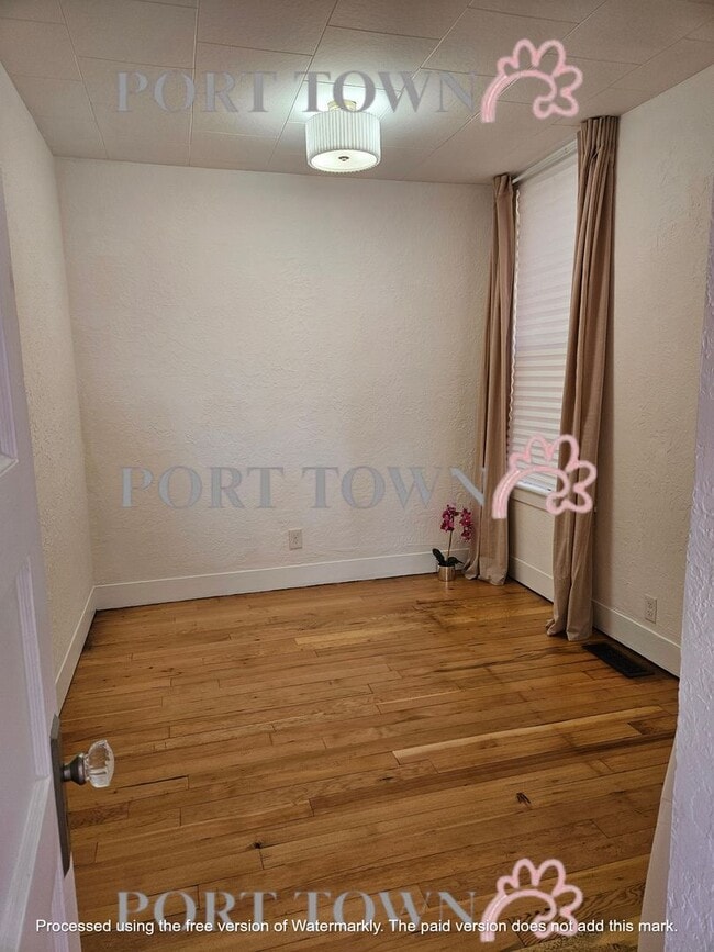 Building Photo - 1 Bed/1Bath Bottom Floor