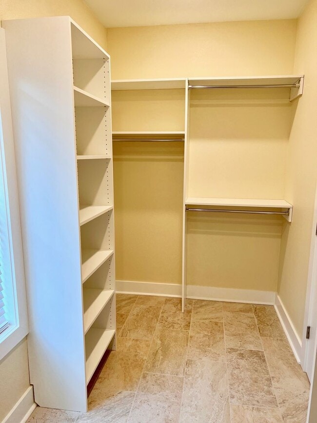 Building Photo - FOR Rent – 3 Bedroom, 2 Bath!