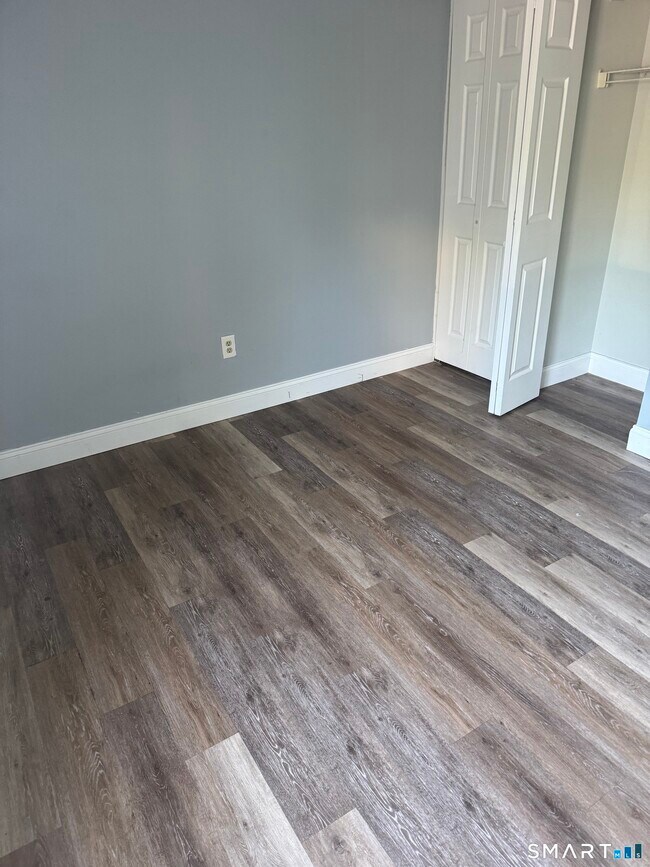 Building Photo - 104 Burgundy Hill Ln