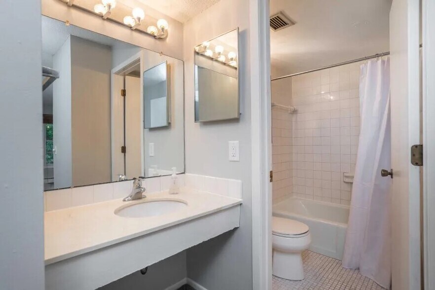 Building Photo - 4536 Cedar Lake Rd S