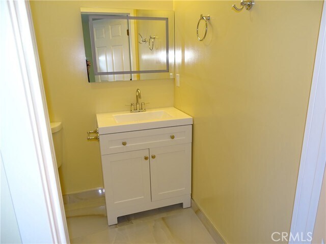 Building Photo - 16432 Halsted St