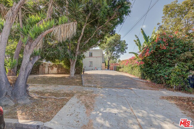 Building Photo - 2710 Bellevue Ave