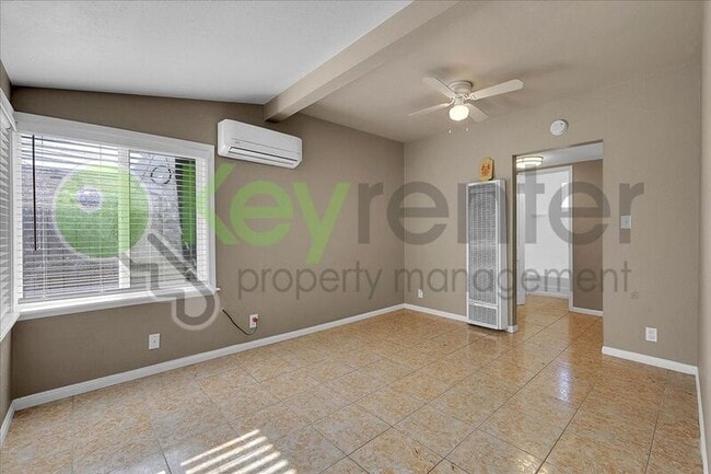 Building Photo - 246 Santiago Ave