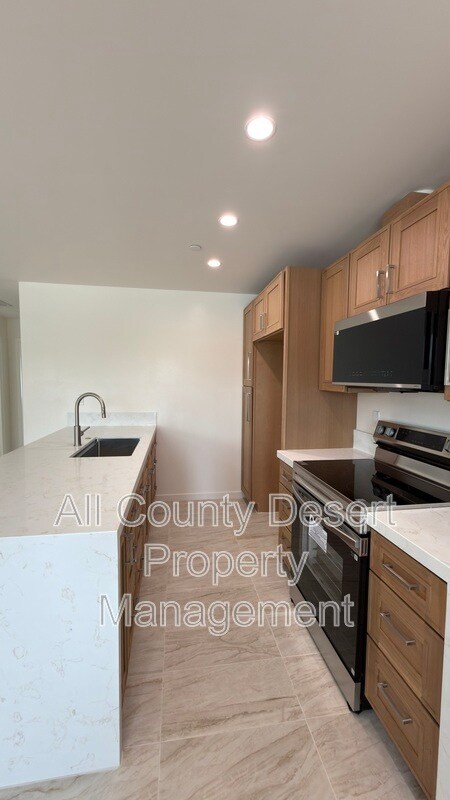 Building Photo - 517 S Mountain View Dr