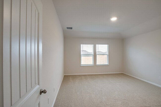 Building Photo - 490 Evergreen Sumac Loop, Kyle, Texas 78640