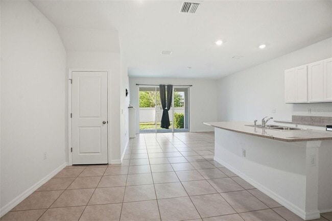 Building Photo - 5323 Dragonfly Dr