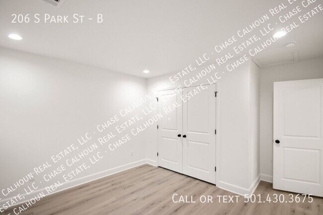 Building Photo - 206 S Park St