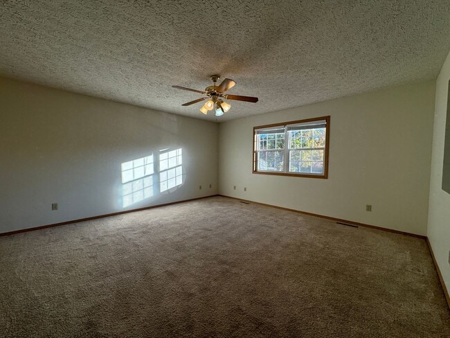 Building Photo - Charming 3-Bed, 2-Bath Home Just Minutes from Fort Leonard Wood!