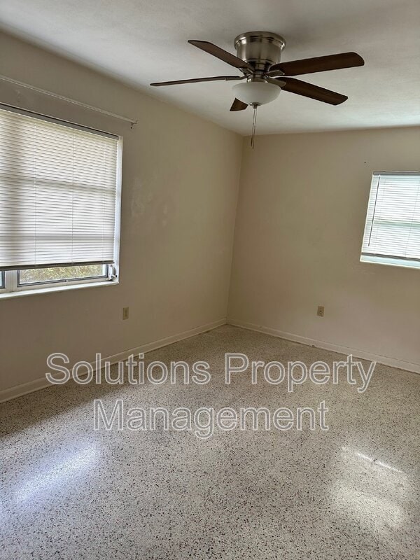 Building Photo - 409 4th Pl