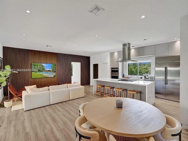 Building Photo - 5705 SW 60th Ave