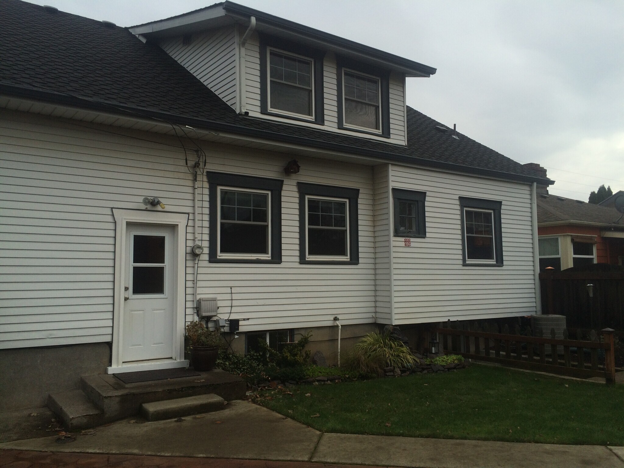 Building Photo - 6235 N Villard Ave