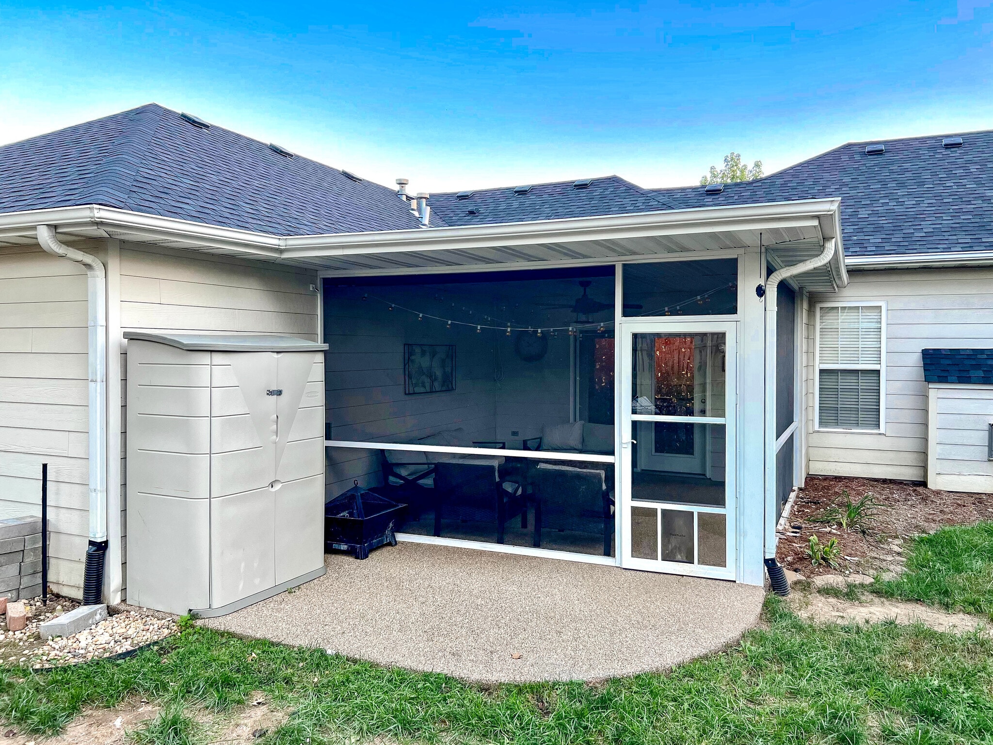 Screened in patio - 4001 W Baywood Dr