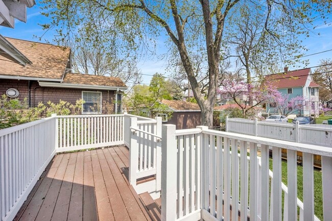 Building Photo - 636 S Euclid Ave