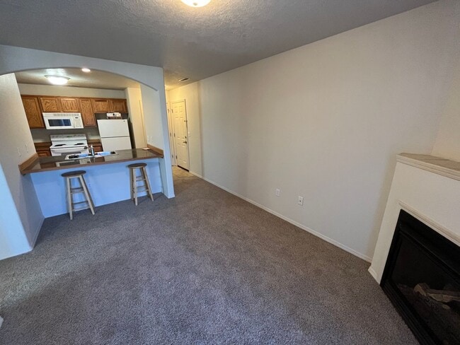 Building Photo - 2 Bed/1 Bath in 55+ Independent Living Com...
