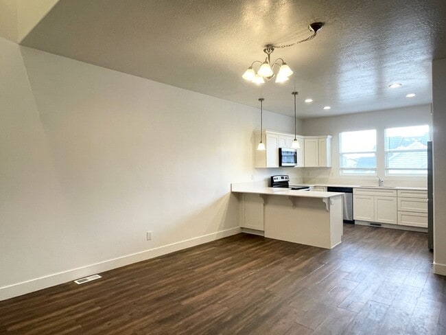 Building Photo - Beautiful Poolside Townhome at The Exchange!