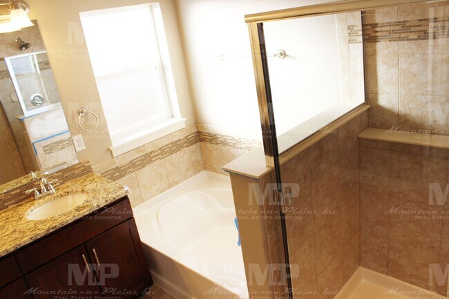 Building Photo - 2245 Adobe Dr