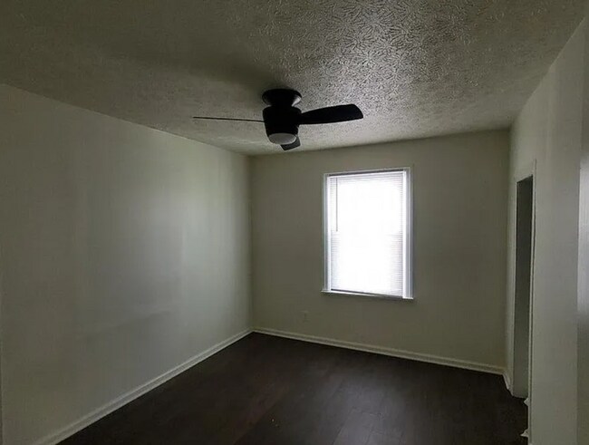 Building Photo - Cute 2 bedroom in South East Springfield
