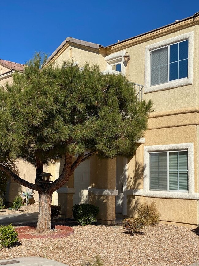 Building Photo - 2 Story 2 brm 2 1/2 bath 1 car garage home