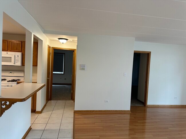 Building Photo - 9529 Minnick Ave