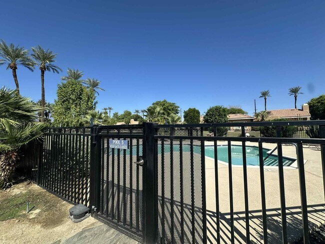 Building Photo - 4 Hermosillo Ln