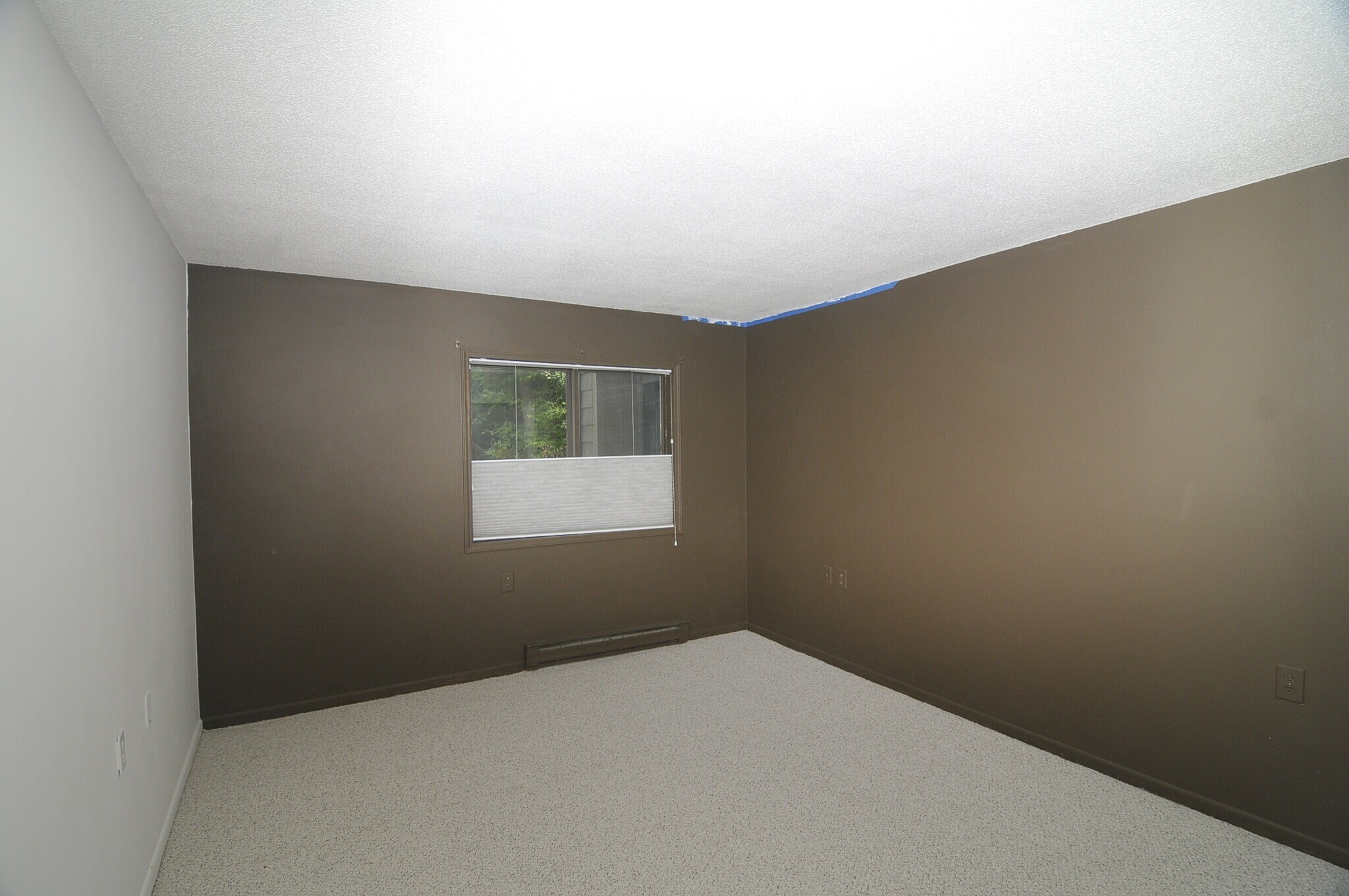 Building Photo - 15 Hawthorne Cir
