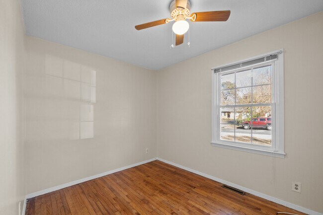 Building Photo - 2910 Kanewood Dr
