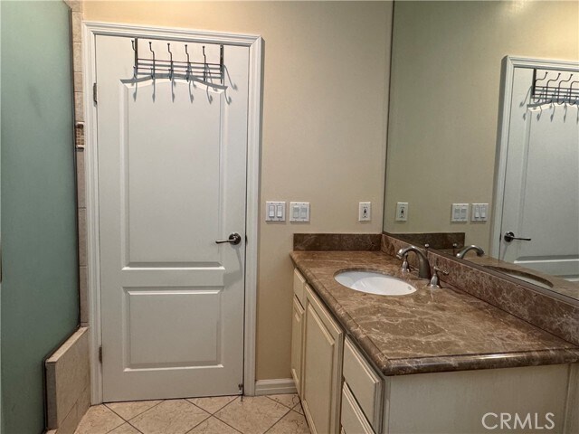 Building Photo - 458 S Clark Dr